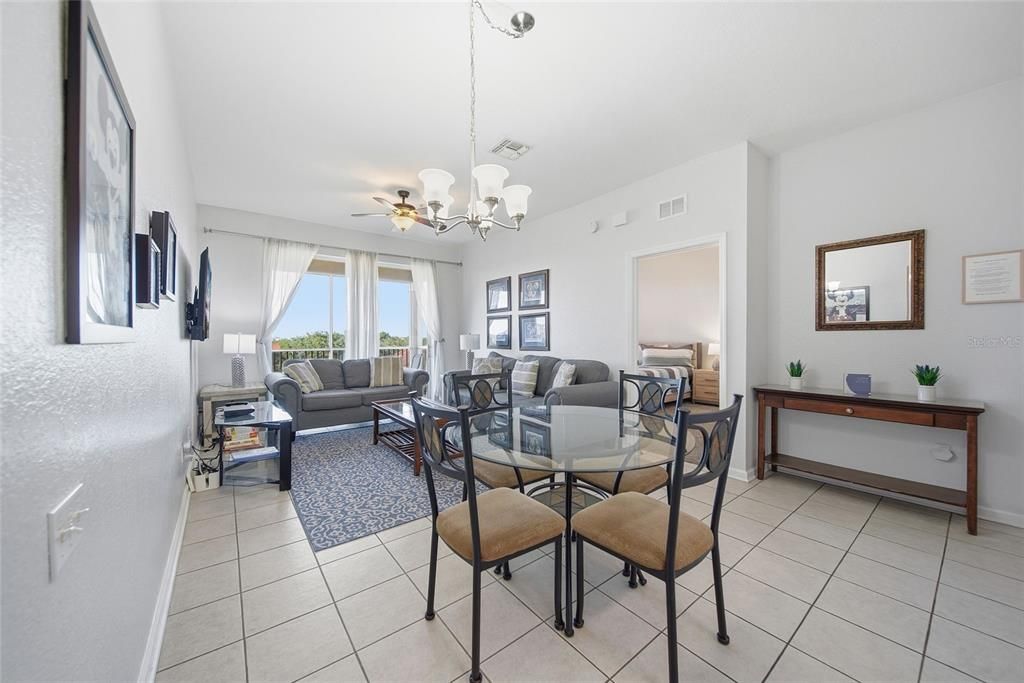 For Sale: $295,000 (2 beds, 2 baths, 1081 Square Feet)