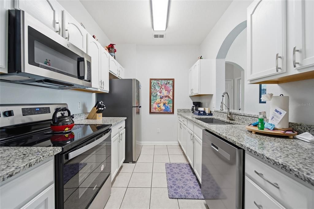 For Sale: $295,000 (2 beds, 2 baths, 1081 Square Feet)