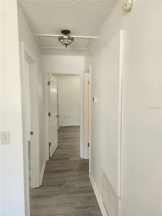 For Sale: $144,900 (2 beds, 1 baths, 864 Square Feet)