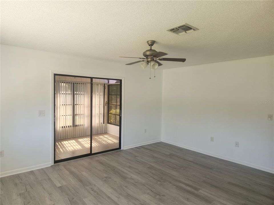 For Sale: $144,900 (2 beds, 1 baths, 864 Square Feet)