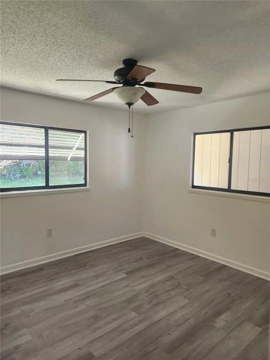 For Sale: $144,900 (2 beds, 1 baths, 864 Square Feet)