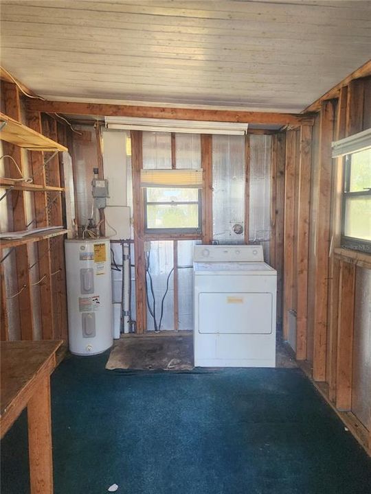 For Sale: $144,900 (2 beds, 1 baths, 864 Square Feet)