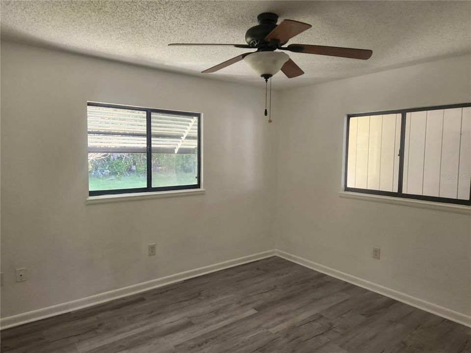 For Sale: $144,900 (2 beds, 1 baths, 864 Square Feet)