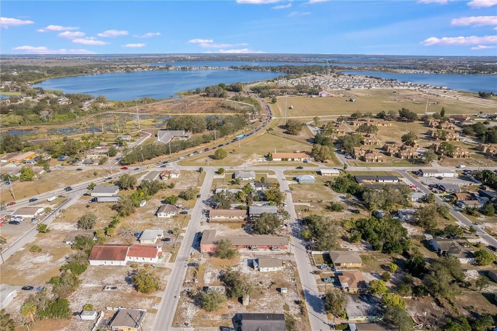 合同活跃: $325,000 (6 贝兹, 0 浴室, 1950 平方英尺)