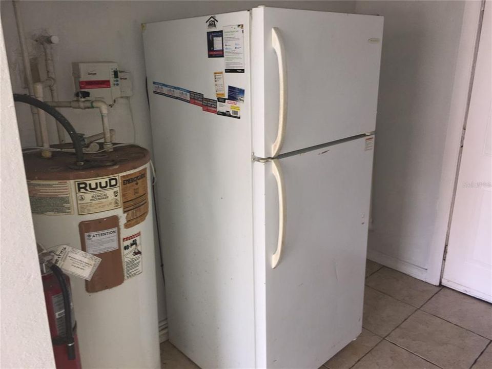 合同活跃: $325,000 (6 贝兹, 0 浴室, 1950 平方英尺)