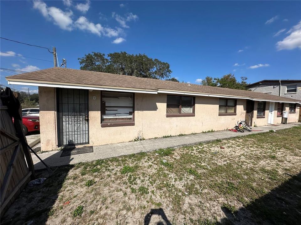 合同活跃: $325,000 (6 贝兹, 0 浴室, 1950 平方英尺)