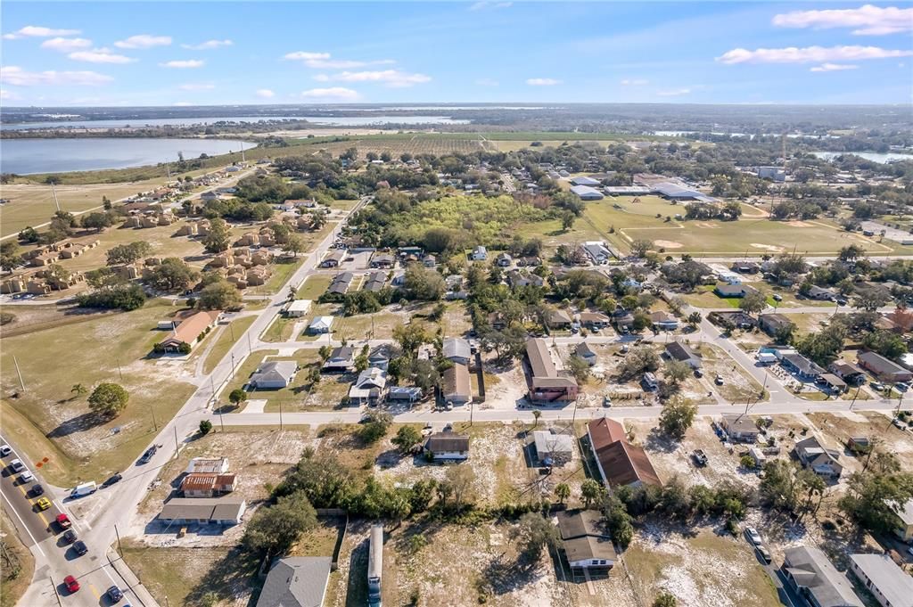 合同活跃: $325,000 (6 贝兹, 0 浴室, 1950 平方英尺)