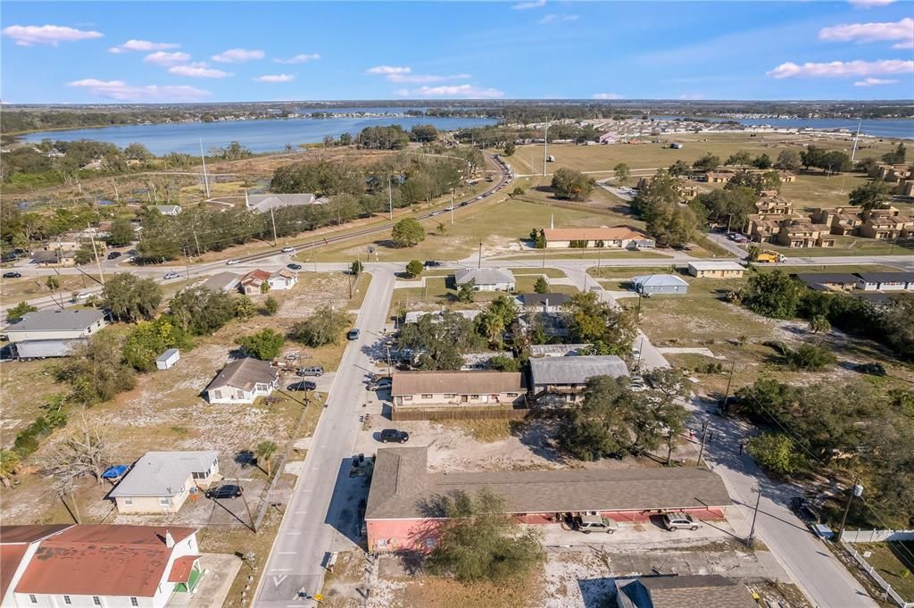 合同活跃: $325,000 (6 贝兹, 0 浴室, 1950 平方英尺)