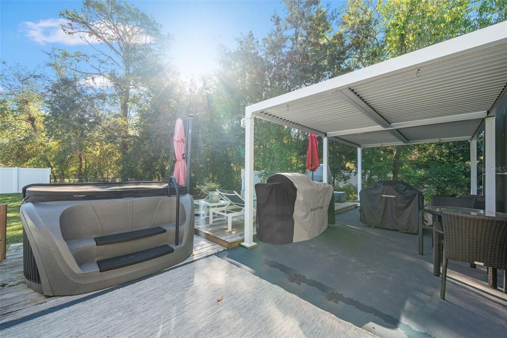 Под контрактом: $625,000 (4 спален, 2 ванн, 2414 Квадратных фут)