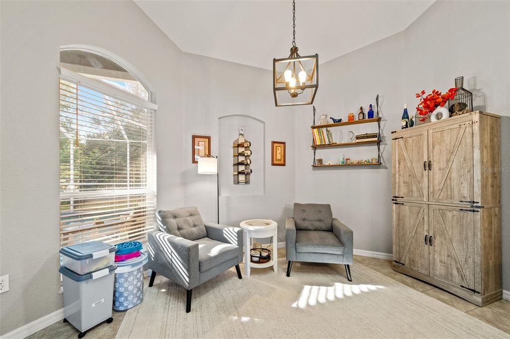 Под контрактом: $625,000 (4 спален, 2 ванн, 2414 Квадратных фут)