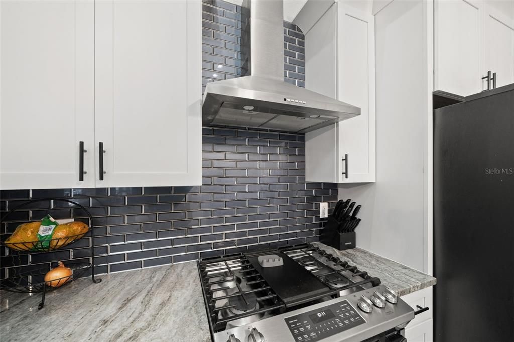 Под контрактом: $625,000 (4 спален, 2 ванн, 2414 Квадратных фут)