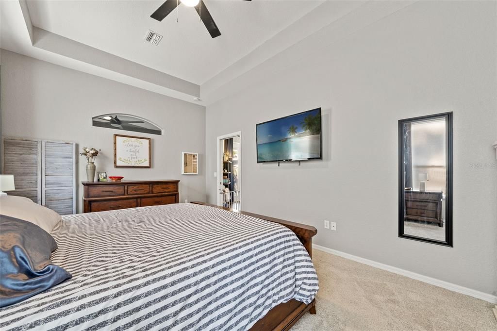 Под контрактом: $625,000 (4 спален, 2 ванн, 2414 Квадратных фут)