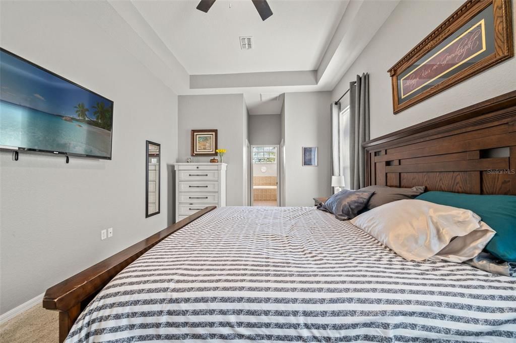 Под контрактом: $625,000 (4 спален, 2 ванн, 2414 Квадратных фут)