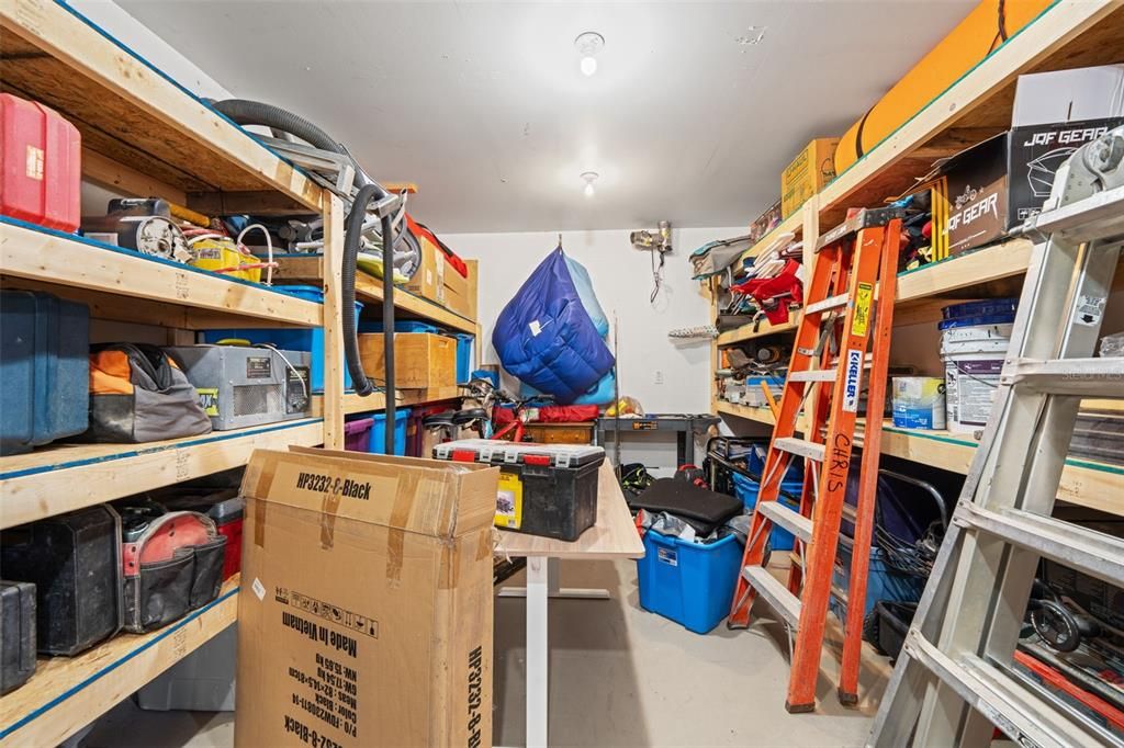 Под контрактом: $625,000 (4 спален, 2 ванн, 2414 Квадратных фут)