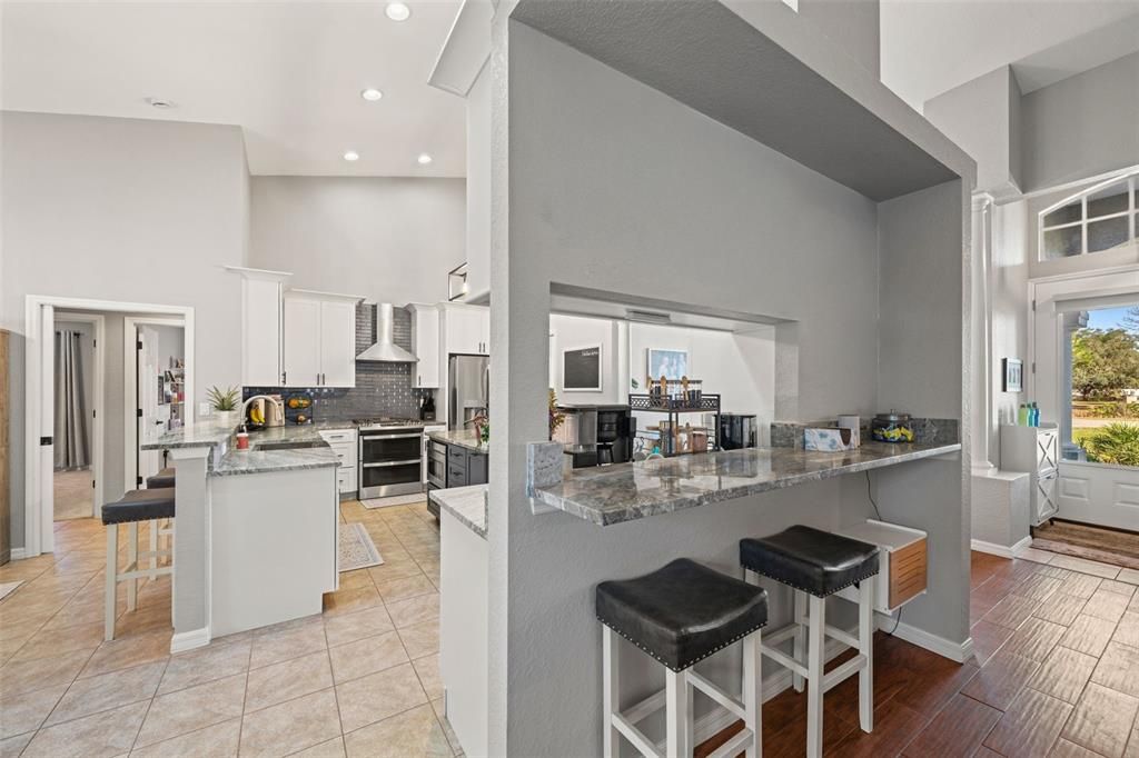 Под контрактом: $625,000 (4 спален, 2 ванн, 2414 Квадратных фут)