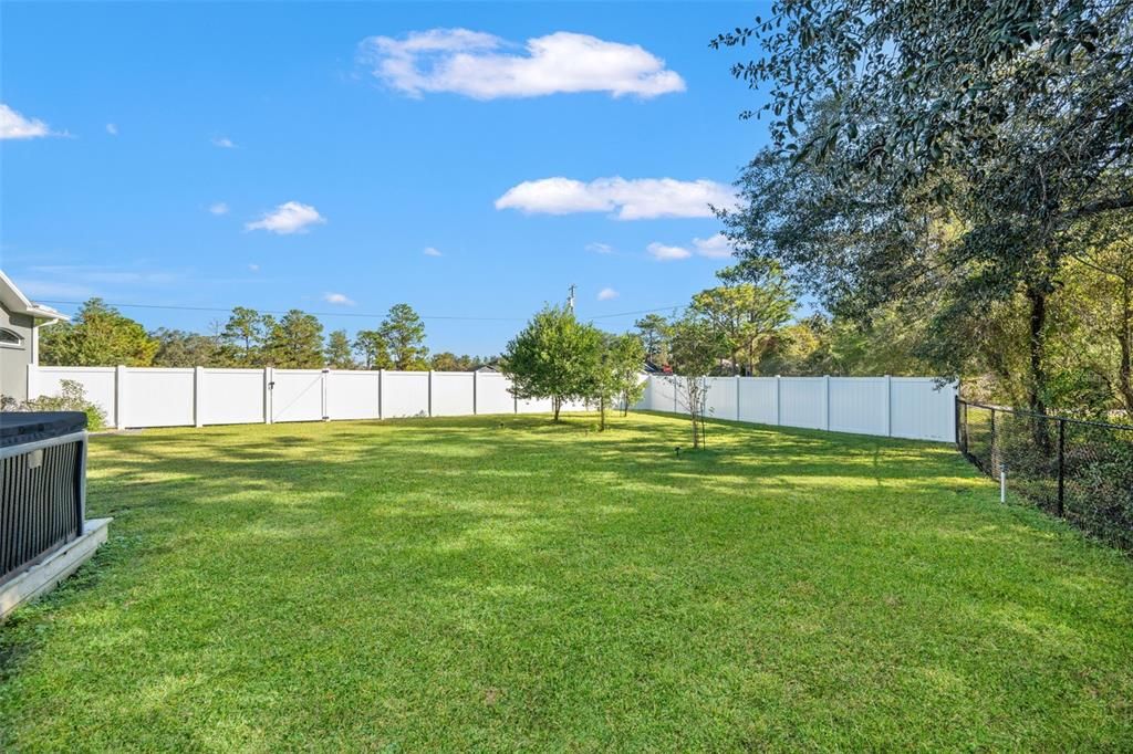 Под контрактом: $625,000 (4 спален, 2 ванн, 2414 Квадратных фут)