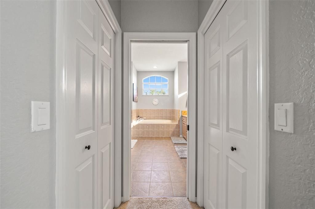 Под контрактом: $625,000 (4 спален, 2 ванн, 2414 Квадратных фут)