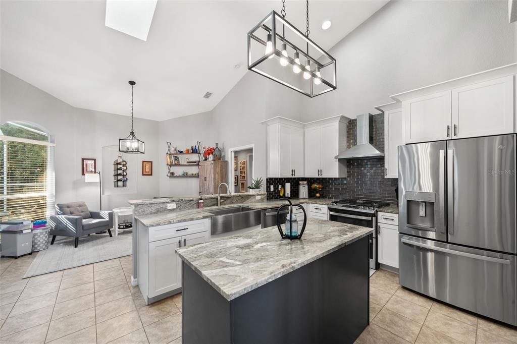 Под контрактом: $625,000 (4 спален, 2 ванн, 2414 Квадратных фут)