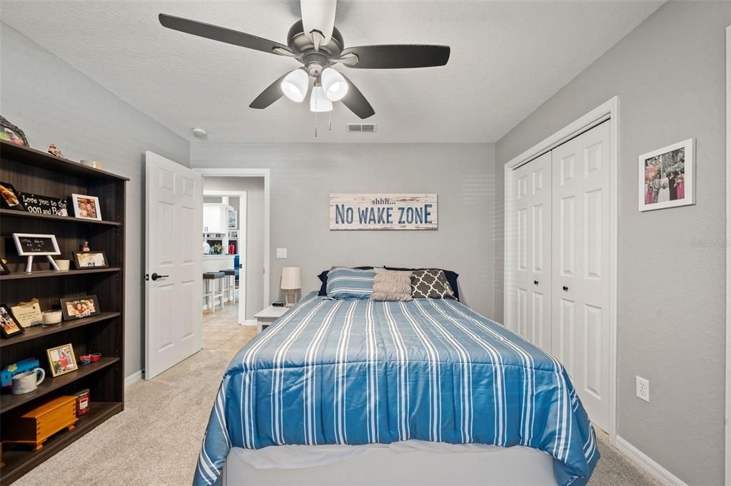 Под контрактом: $625,000 (4 спален, 2 ванн, 2414 Квадратных фут)