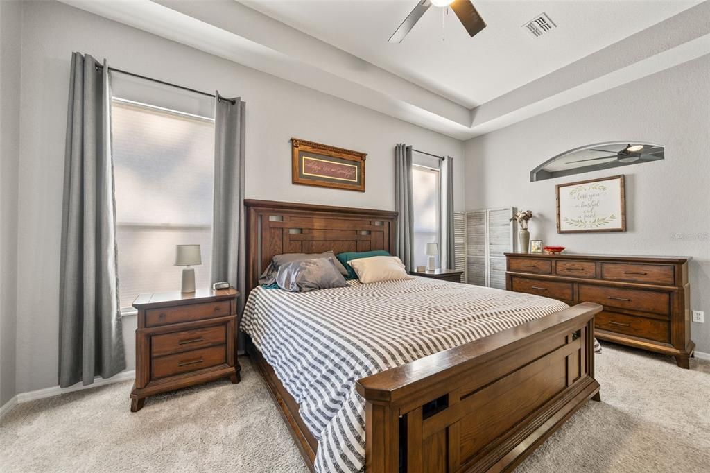 Под контрактом: $625,000 (4 спален, 2 ванн, 2414 Квадратных фут)