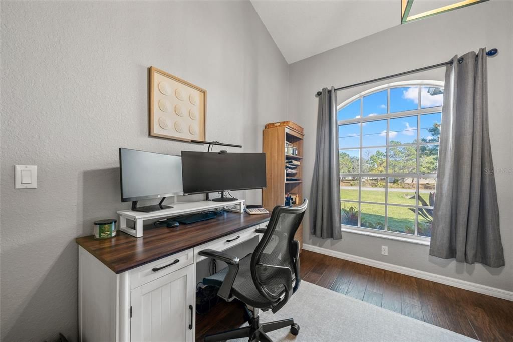 Под контрактом: $625,000 (4 спален, 2 ванн, 2414 Квадратных фут)