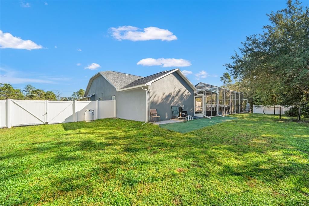 Под контрактом: $625,000 (4 спален, 2 ванн, 2414 Квадратных фут)