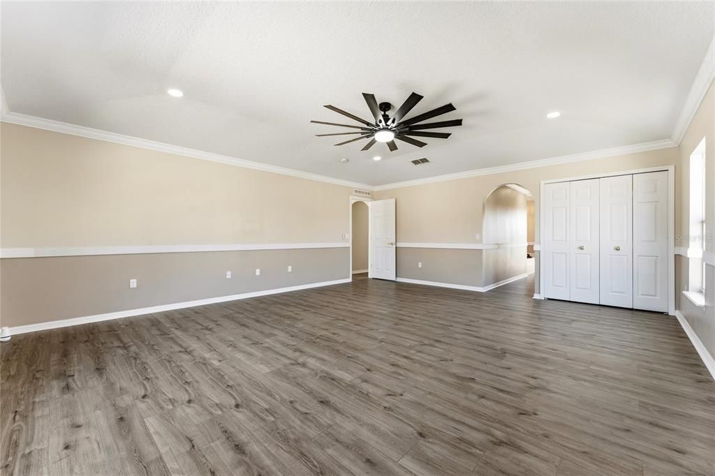 待售: $418,000 (5 贝兹, 3 浴室, 2980 平方英尺)