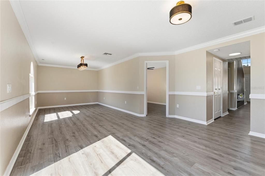 待售: $418,000 (5 贝兹, 3 浴室, 2980 平方英尺)