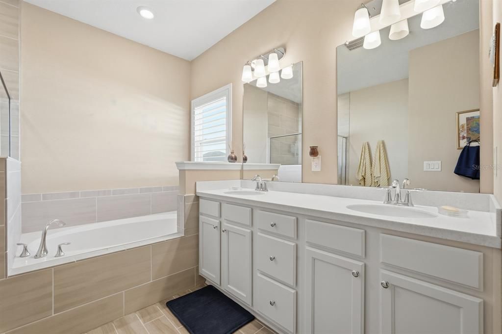 待售: $425,500 (4 贝兹, 3 浴室, 2027 平方英尺)