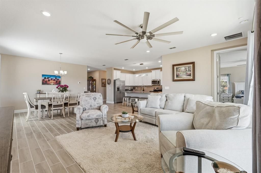 待售: $425,500 (4 贝兹, 3 浴室, 2027 平方英尺)