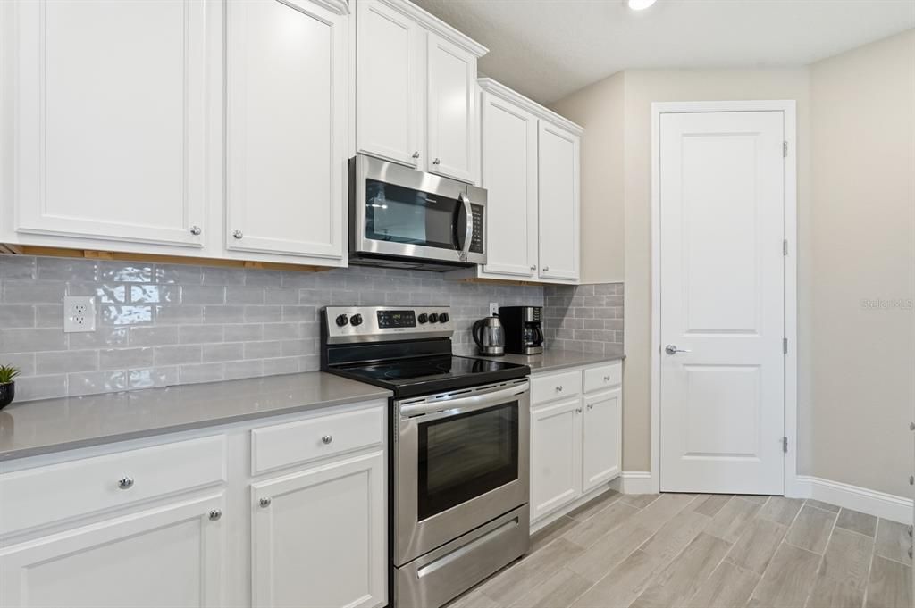 待售: $425,500 (4 贝兹, 3 浴室, 2027 平方英尺)