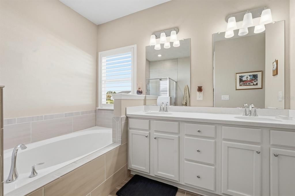 待售: $425,500 (4 贝兹, 3 浴室, 2027 平方英尺)