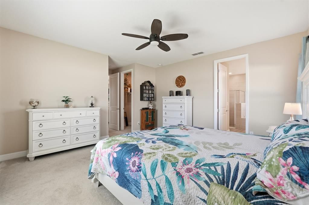 待售: $425,500 (4 贝兹, 3 浴室, 2027 平方英尺)