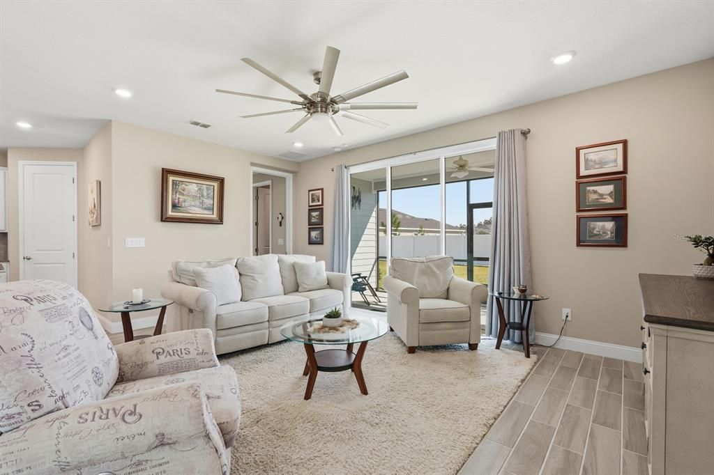 待售: $425,500 (4 贝兹, 3 浴室, 2027 平方英尺)