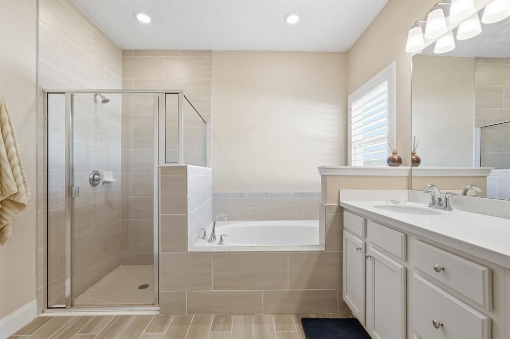 待售: $425,500 (4 贝兹, 3 浴室, 2027 平方英尺)