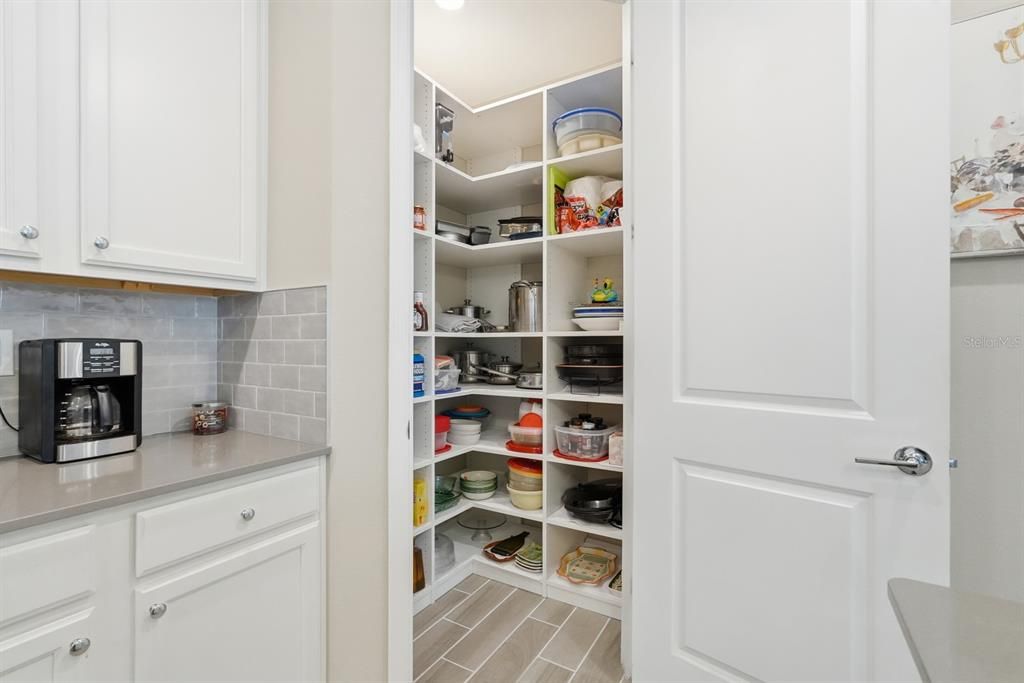 待售: $425,500 (4 贝兹, 3 浴室, 2027 平方英尺)