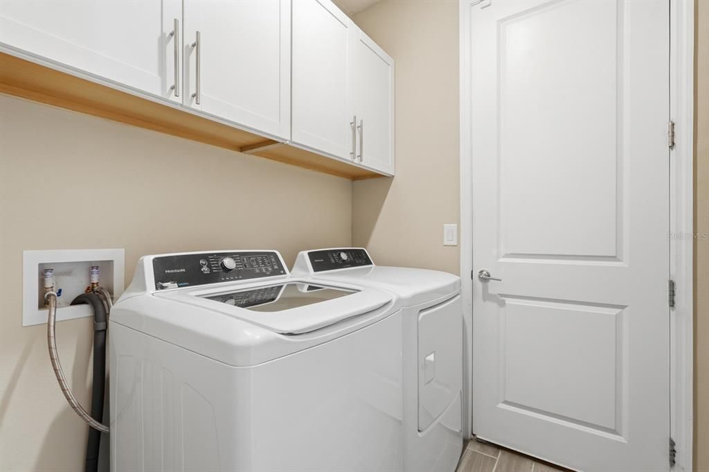 待售: $425,500 (4 贝兹, 3 浴室, 2027 平方英尺)