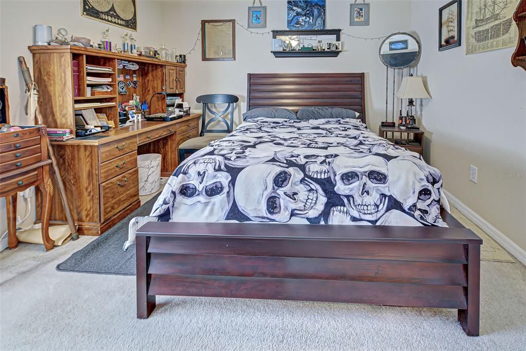 合同活跃: $439,500 (4 贝兹, 2 浴室, 2239 平方英尺)