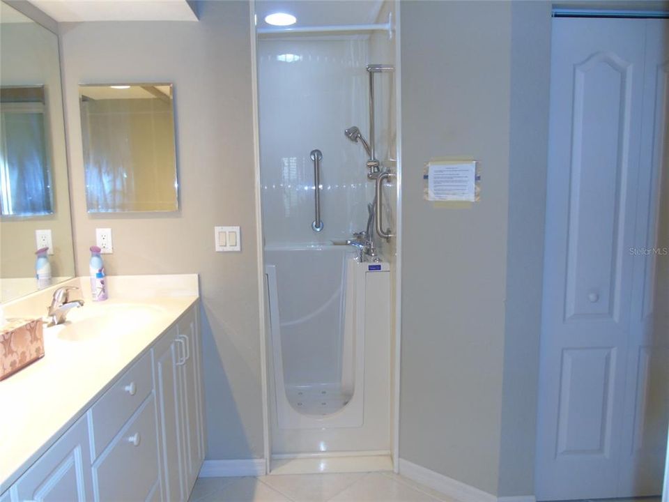 В аренду: $1,900 (2 спален, 2 ванн, 1451 Квадратных фут)