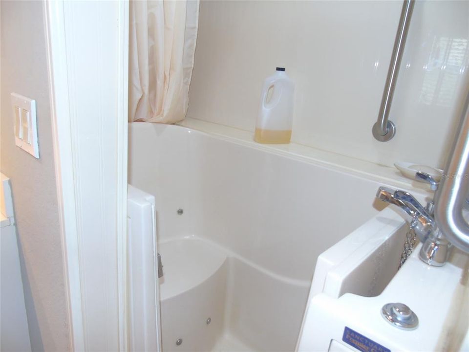 В аренду: $1,900 (2 спален, 2 ванн, 1451 Квадратных фут)