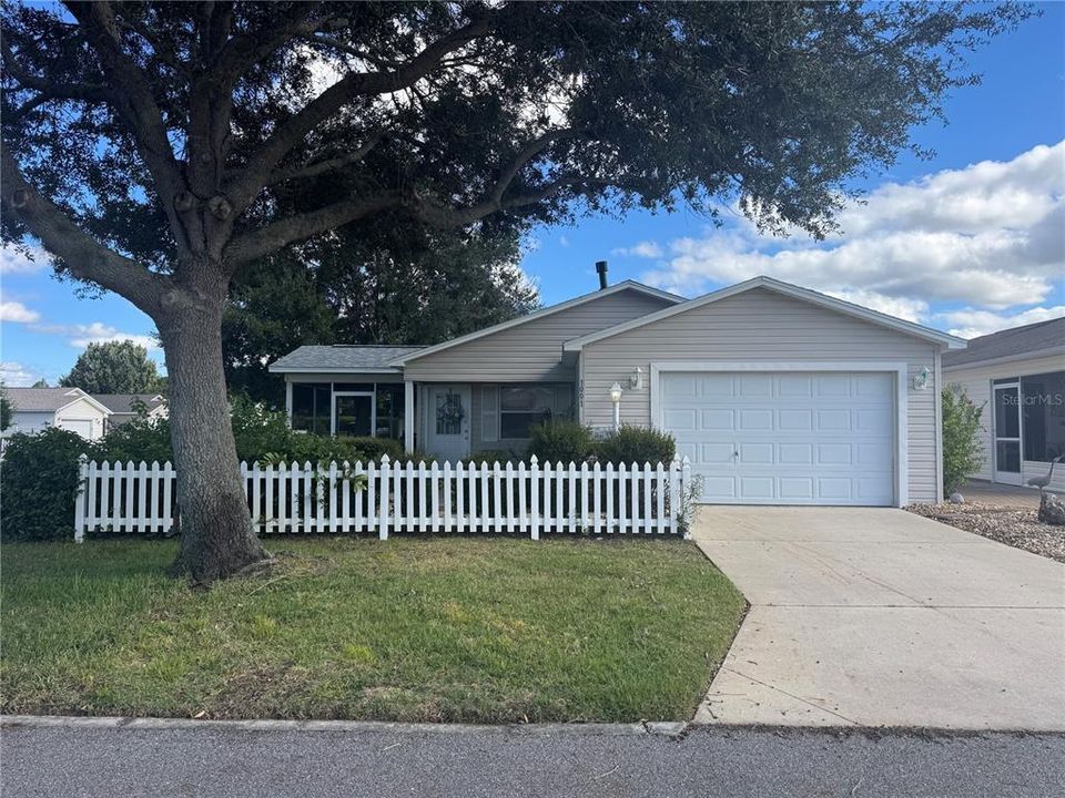 Activo con contrato: $210,000 (2 camas, 2 baños, 1156 Pies cuadrados)