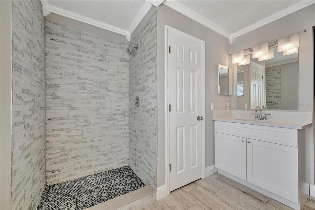 Active With Contract: $650,000 (5 beds, 4 baths, 3908 Square Feet)