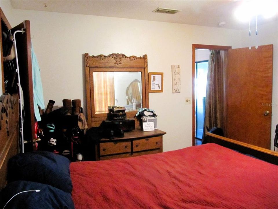 Activo con contrato: $218,000 (3 camas, 2 baños, 1200 Pies cuadrados)