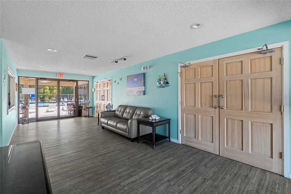 Active With Contract: $189,000 (1 beds, 1 baths, 815 Square Feet)