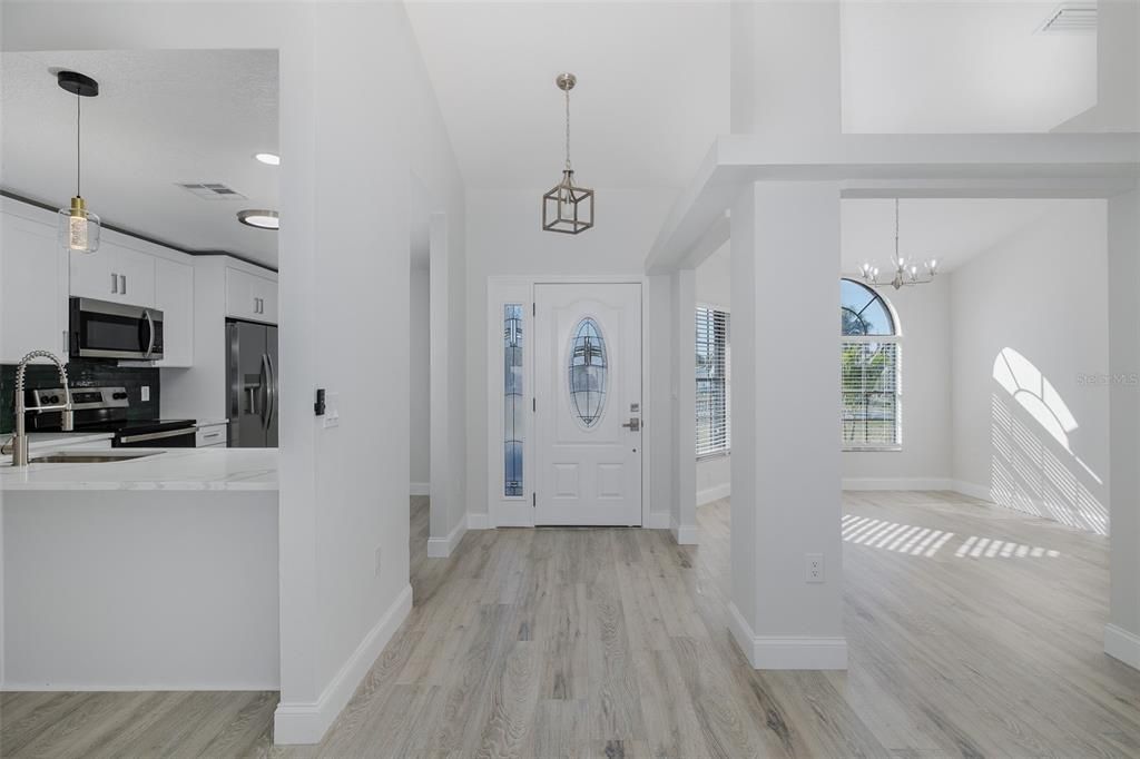 Под контрактом: $289,900 (3 спален, 2 ванн, 1523 Квадратных фут)