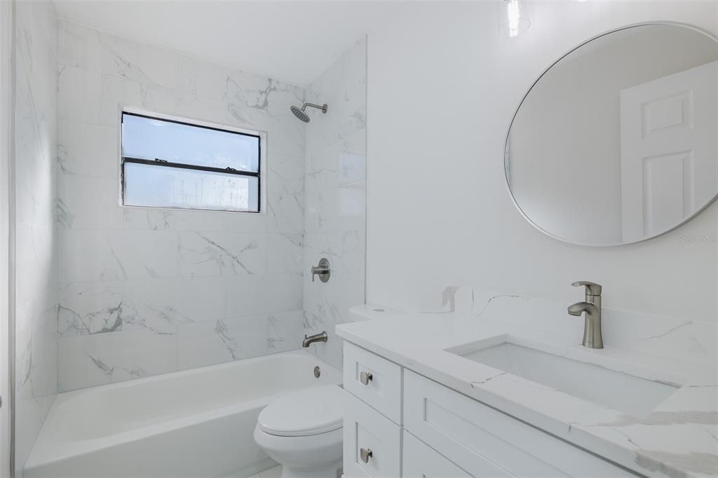 Под контрактом: $289,900 (3 спален, 2 ванн, 1523 Квадратных фут)