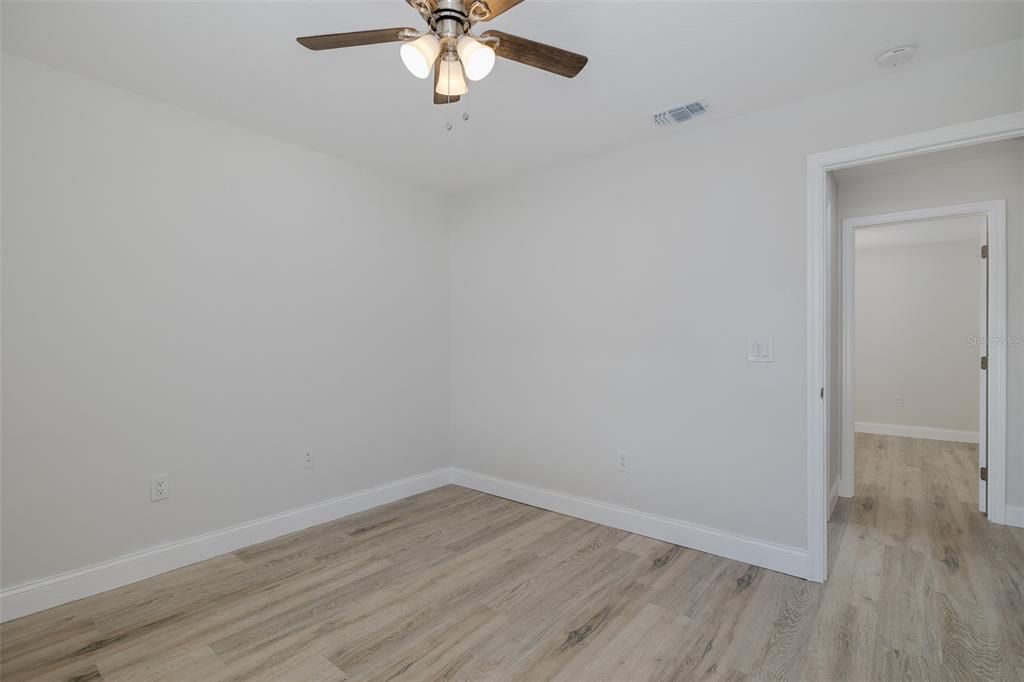 Под контрактом: $289,900 (3 спален, 2 ванн, 1523 Квадратных фут)