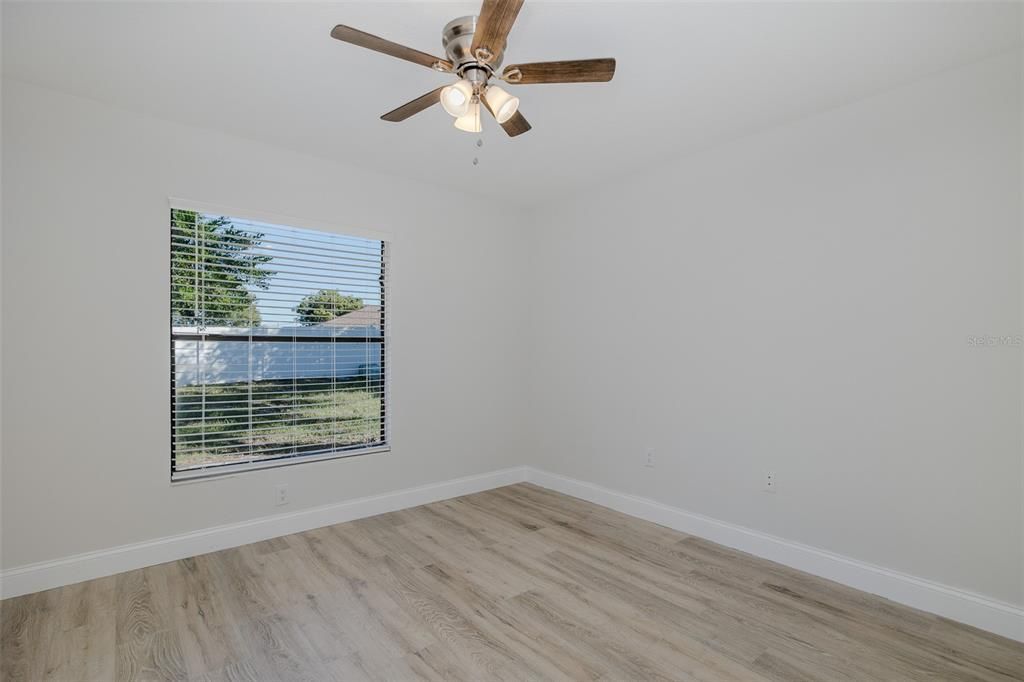 Под контрактом: $289,900 (3 спален, 2 ванн, 1523 Квадратных фут)