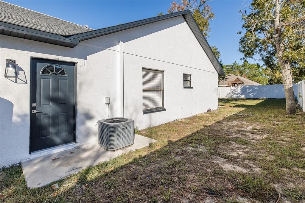 Под контрактом: $289,900 (3 спален, 2 ванн, 1523 Квадратных фут)