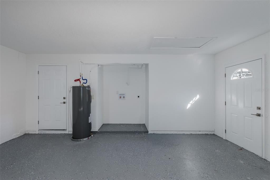 Под контрактом: $289,900 (3 спален, 2 ванн, 1523 Квадратных фут)